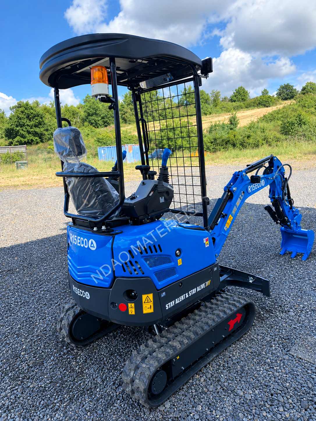 pelle4 Mini pelle Rippa R15 Gazoil neuve – Image 1